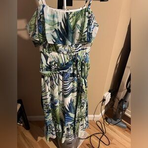 Very nice dress perfect for traveling and summer weather